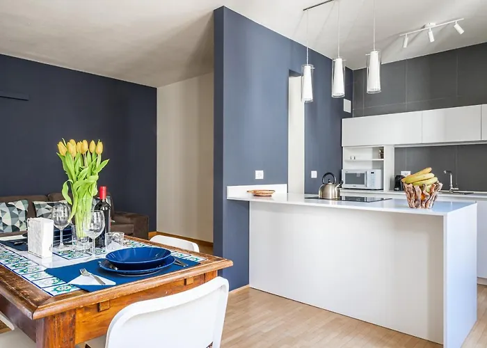 Guesthost - Officina7 Large *