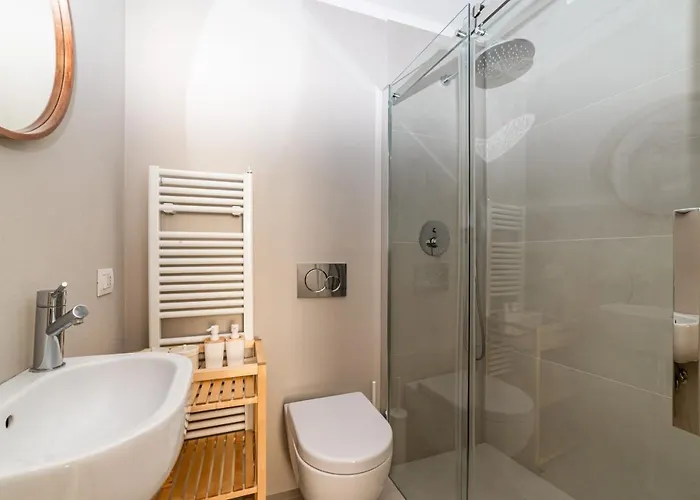 Guesthost - Officina7 Large