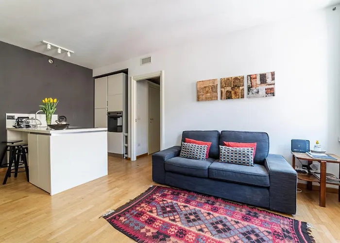 Guesthost - Officina7 Large *