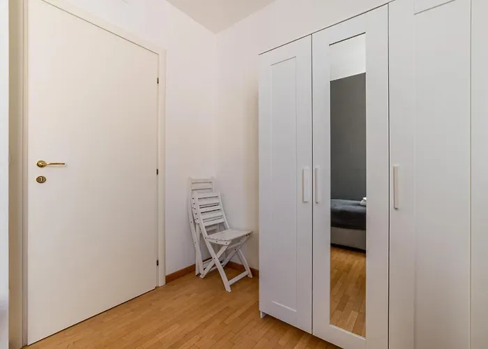 Guesthost - Officina7 Large